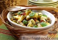Фото к рецепту: Картофельные ньокки (gnocchi di patate) с луком-пореем и вялеными помидорами