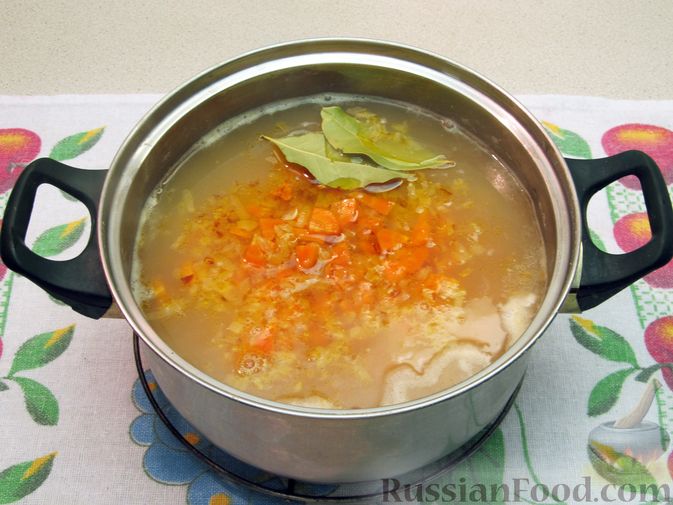 Горох на 5 литровую кастрюлю. Гороховый суп в кастрюле. Суп с клецками в кастрюле. Гороховый суп с клецками. Большая кастрюля горохового супа.