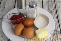 Фото приготовления рецепта: Яичница-болтунья с томатной пастой - шаг №1