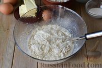 Фото приготовления рецепта: Дрожжевые пирожки с капустой, тушенной в молоке - шаг №3