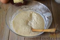 Фото приготовления рецепта: Дрожжевые пирожки с капустой, тушенной в молоке - шаг №5