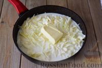 Фото приготовления рецепта: Дрожжевые пирожки с капустой, тушенной в молоке - шаг №16