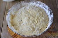 Фото приготовления рецепта: Дрожжевые пирожки с капустой, тушенной в молоке - шаг №18