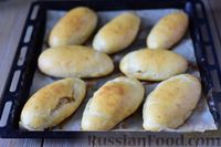 Фото приготовления рецепта: Дрожжевые пирожки с капустой, тушенной в молоке - шаг №22