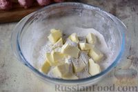 Фото приготовления рецепта: Киш с мясными фрикадельками и зелёным луком - шаг №4