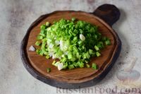 Фото приготовления рецепта: Киш с мясными фрикадельками и зелёным луком - шаг №7