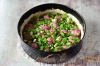 Фото приготовления рецепта: Киш с мясными фрикадельками и зелёным луком - шаг №13