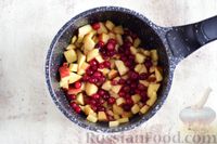 Фото приготовления рецепта: Яблочный крамбл с клюквой, орехами и овсяными хлопьями - шаг №9