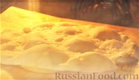 Фото приготовления рецепта: Дрожжевой картофельный хлеб с беконом и зелёным луком - шаг №5
