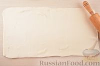 Фото приготовления рецепта: Слойки с варёной сгущёнкой и грецкими орехами - шаг №5