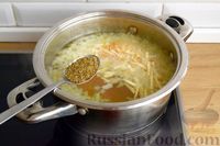 Фото приготовления рецепта: Греческий томатный суп с фасолью и оливками - шаг №6