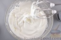 Фото приготовления рецепта: Йогуртовый пирог-суфле (без муки) - шаг №4