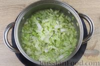 Фото приготовления рецепта: Суп с копчёной грудинкой, пекинской капустой и зелёным горошком - шаг №12