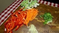 Фото приготовления рецепта: Рисовая лапша вок с курицей и овощами - шаг №3