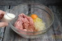 Фото приготовления рецепта: Запечённые мясные фрикадельки, тушенные в вишнёвом соусе - шаг №3