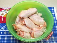Фото приготовления рецепта: Куриные крылышки, запечённые с рисом - шаг №2
