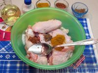 Фото приготовления рецепта: Куриные крылышки, запечённые с рисом - шаг №3