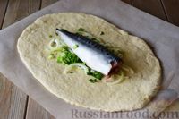 Фото приготовления рецепта: Пирог "Рыбник" со скумбрией - шаг №7