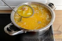 Фото приготовления рецепта: Сливочный суп с фрикадельками и вермишелью - шаг №13