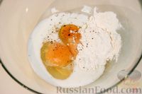 Фото приготовления рецепта: Салат с курицей, яичными блинчиками и свежими овощами - шаг №1