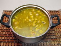 Фото приготовления рецепта: Сливочный суп с грибами и плавленым сыром - шаг №10