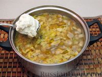 Фото приготовления рецепта: Сливочный суп с грибами и плавленым сыром - шаг №11