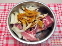 Фото приготовления рецепта: Запечённые свиные рёбрышки в медово-соевом соусе (в рукаве) - шаг №6