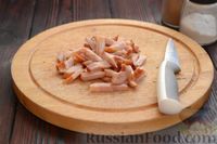 Фото приготовления рецепта: Салат из пекинской капусты с копчёной курицей и морковью по-корейски - шаг №4