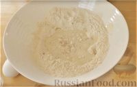 Фото приготовления рецепта: Булочки-кармашки с копчёностями, овощами и сыром - шаг №2