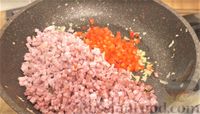 Фото приготовления рецепта: Булочки-кармашки с копчёностями, овощами и сыром - шаг №9