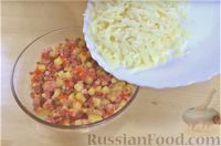 Фото приготовления рецепта: Булочки-кармашки с копчёностями, овощами и сыром - шаг №13