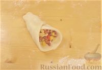 Фото приготовления рецепта: Булочки-кармашки с копчёностями, овощами и сыром - шаг №16
