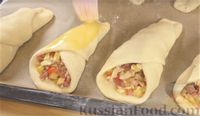Фото приготовления рецепта: Булочки-кармашки с копчёностями, овощами и сыром - шаг №18