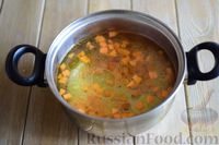 Фото приготовления рецепта: Суп с фрикадельками, макаронами и шпинатом - шаг №8