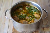 Фото приготовления рецепта: Суп с лапшой и  чечевично-рисовыми тефтельками - шаг №18