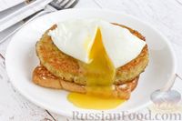 Фото к рецепту: Тост с плавленым сыром, драником и яйцом пашот