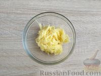 Фото приготовления рецепта: Тост с плавленым сыром, драником и яйцом пашот - шаг №2