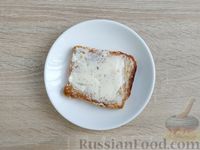 Фото приготовления рецепта: Тост с плавленым сыром, драником и яйцом пашот - шаг №11