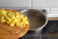 Фото приготовления рецепта: Московский борщ со свининой и сосисками - шаг №8