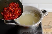 Фото приготовления рецепта: Московский борщ со свининой и сосисками - шаг №9