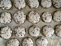 Фото приготовления рецепта: Печенье с шоколадом, орехами и морской солью - шаг №11
