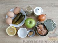 Фото приготовления рецепта: Салат из печени трески с яйцами, яблоком и солёным огурцом - шаг №1