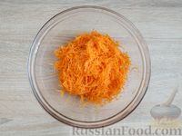 Фото приготовления рецепта: Морковные драники - шаг №2
