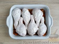 Фото приготовления рецепта: Куриные голени, запечённые с гречкой и овощами - шаг №10