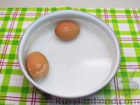 Фото приготовления рецепта: Суп с пельменями и яйцом - шаг №2