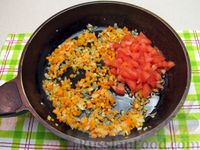 Фото приготовления рецепта: Суп с пельменями и яйцом - шаг №9