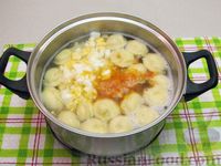 Фото приготовления рецепта: Суп с пельменями и яйцом - шаг №16