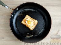 Фото приготовления рецепта: Гренки с яичницей и сыром - шаг №10