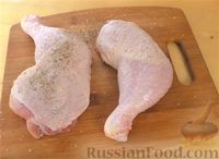 Фото приготовления рецепта: Жареные куриные окорочка с карамельной корочкой - шаг №2