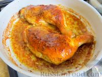 Фото приготовления рецепта: Жареные куриные окорочка с карамельной корочкой - шаг №6